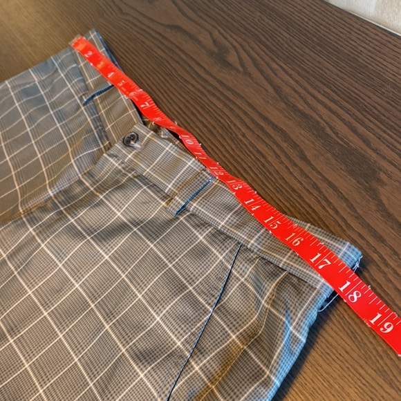 Mens Greg Norman Gray Striped golf shorts - size 34 waist - Picture 6 of 9